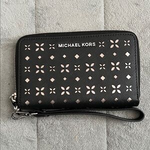 Michael Kors Jet Set Travel perforated, leather, continental wallet NWT